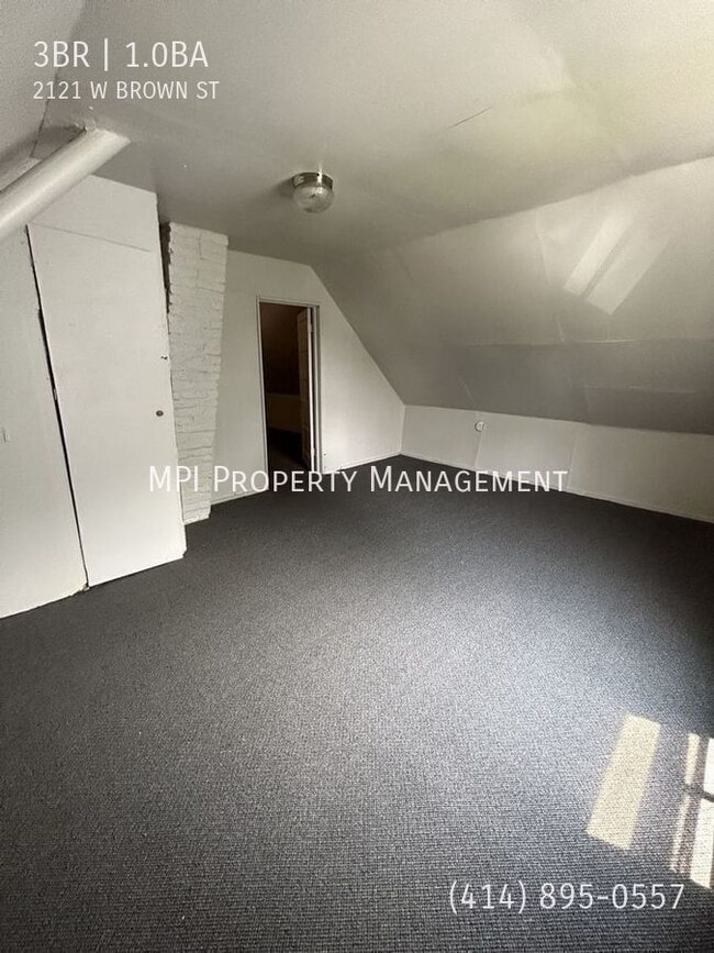 Building Photo - 2121 W Brown St