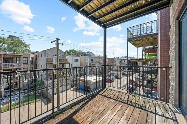 Building Photo - 3723 N Wilton Ave