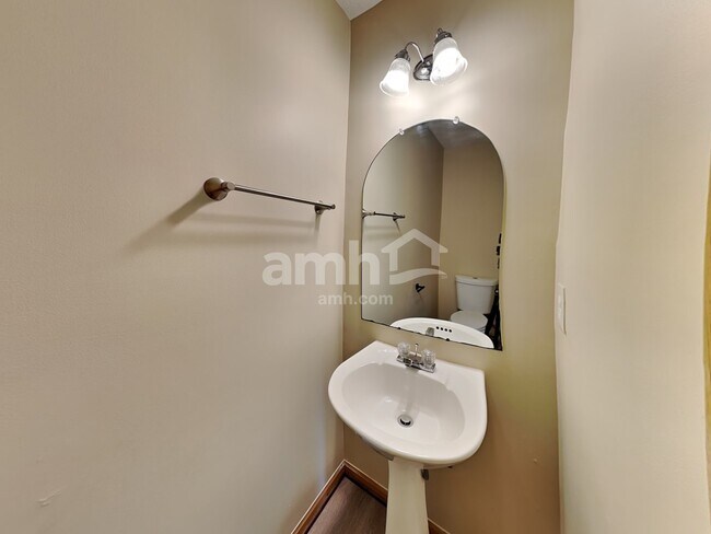 Building Photo - 3959 Highland Bluff Dr