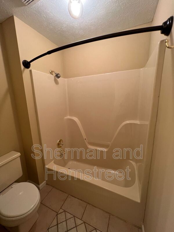 Building Photo - 1113 Highview Ave