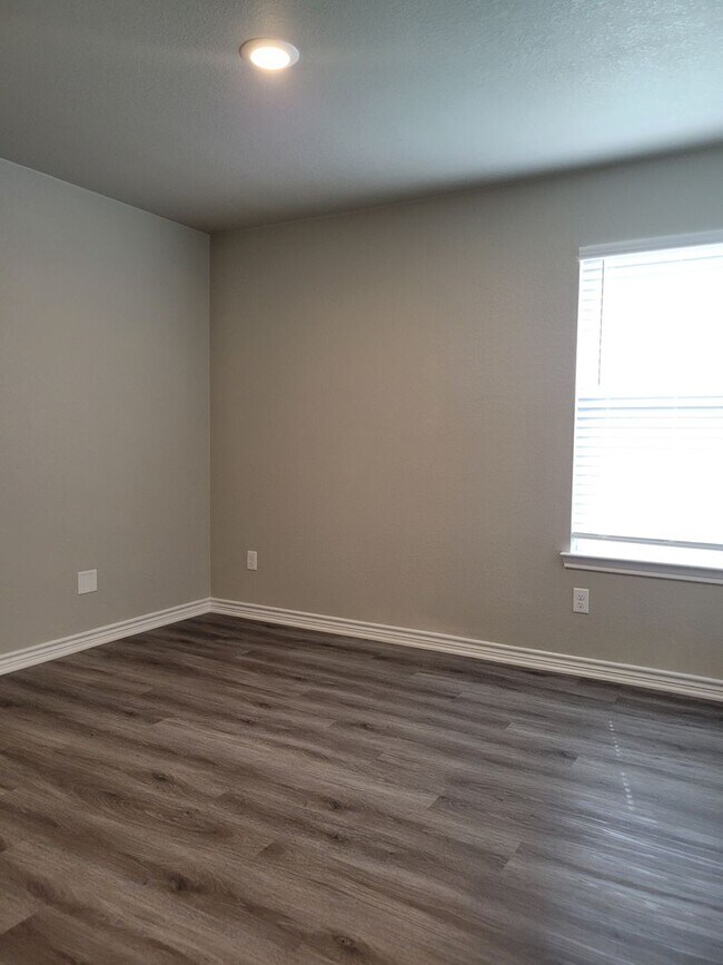 Building Photo - 1606 Pontotoc