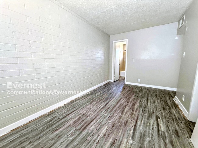Building Photo - 3121 W Almeria Rd