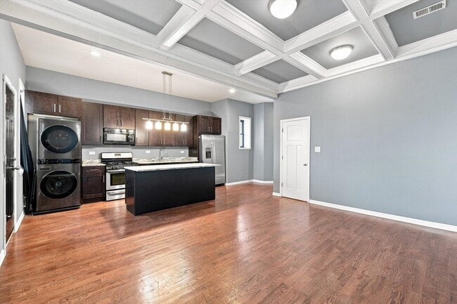 Building Photo - 4834 S Prairie Ave
