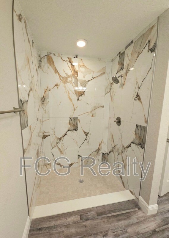 Building Photo - 36 Hemlock Radial Cir