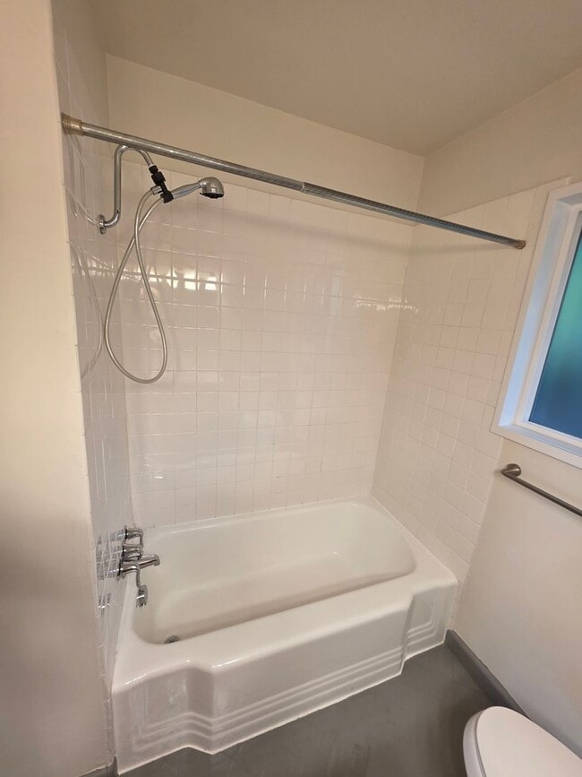 Building Photo - LOCATION! Immaculate 2 Bedroom Apartment S...
