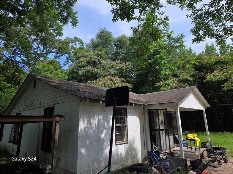 Building Photo - 126 Redwood Dr
