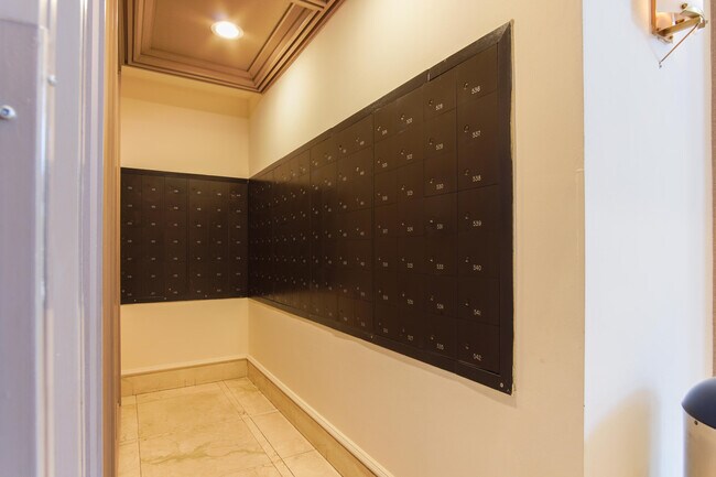 Building Photo - 251 Crandon Blvd