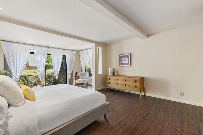 Building Photo - 6667 La Jolla Scenic S Dr