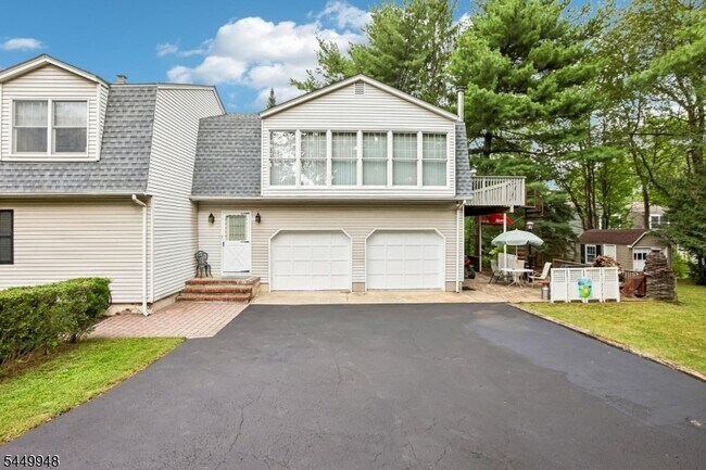 Building Photo - 488 Cedar Ln
