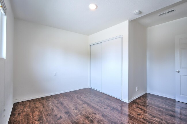Building Photo - 546 Hamilton Ave