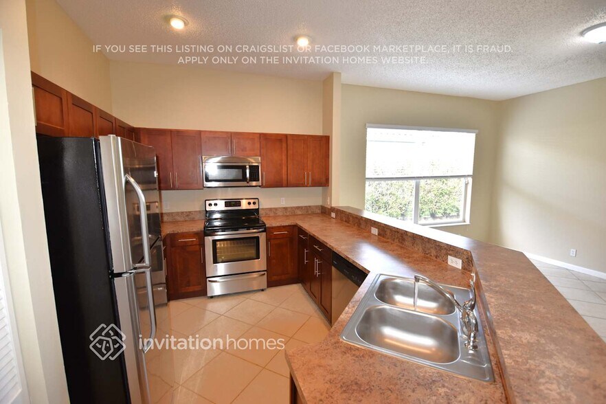 Building Photo - 7178 Catalina Isle Dr