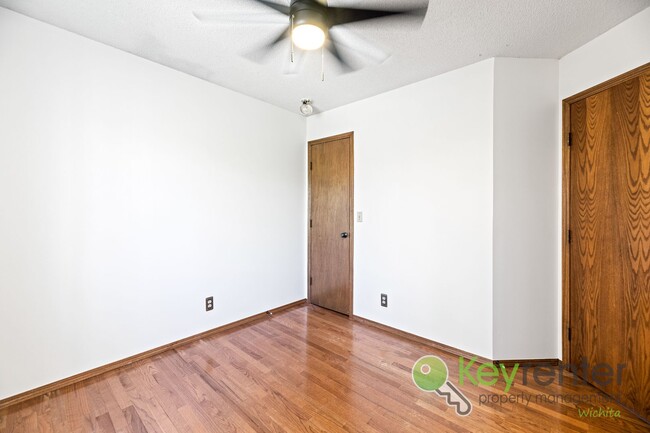 Building Photo - 2 WEEKS FREE RENT! Easy living 4 bedroom 2...