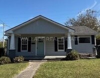 Building Photo - SUPER CUTE CRAFTSMAN HOME...2 BEDROOM/2 BA...