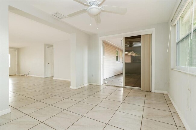 Building Photo - 5815 Dahlia Ave
