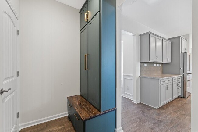 Building Photo - 460 Young Landing Ct