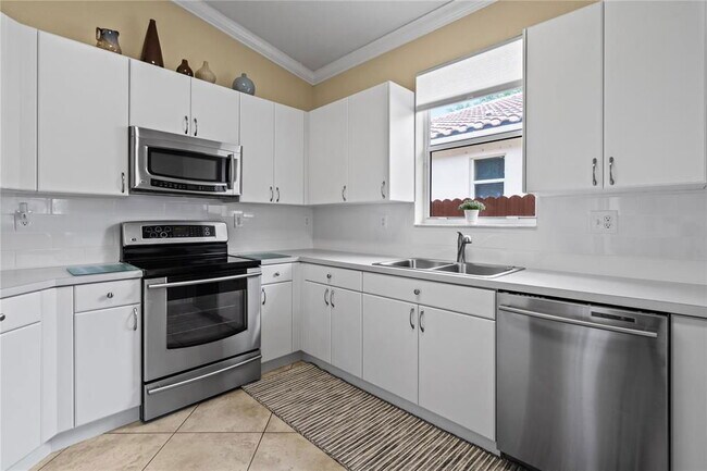 Building Photo - 5101 SW 134th Ave