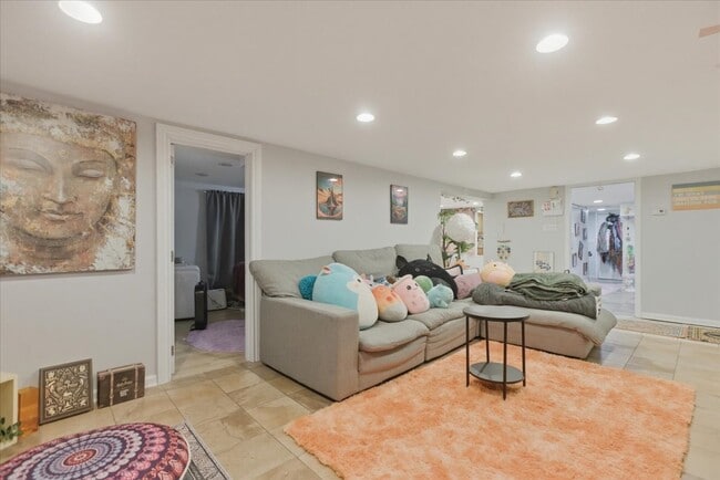 Building Photo - 3727 N Bosworth Ave