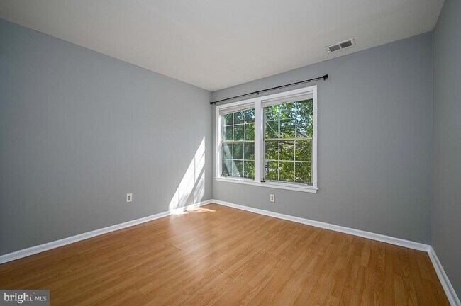 Building Photo - 115 Cascade Ct