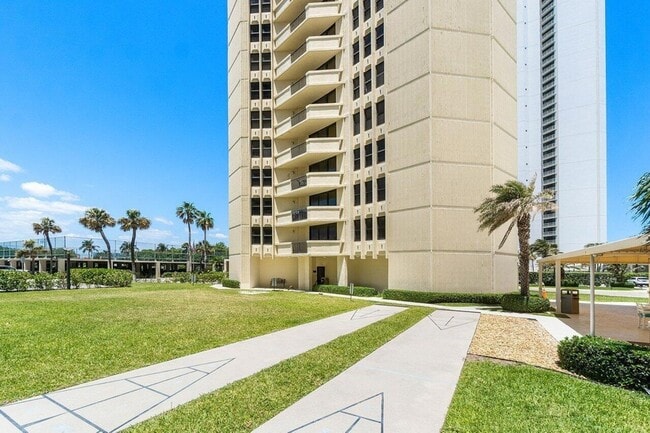 Building Photo - 2800 N Ocean Dr