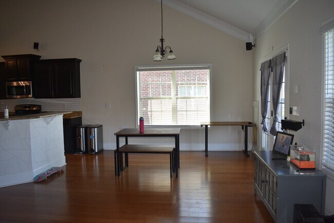 Building Photo - 2190 Harborview Dr
