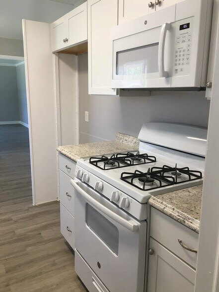 Kitchen - 110 Gilliland Ave