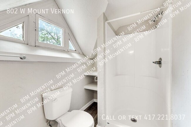 Building Photo - 802 W Mt Vernon St