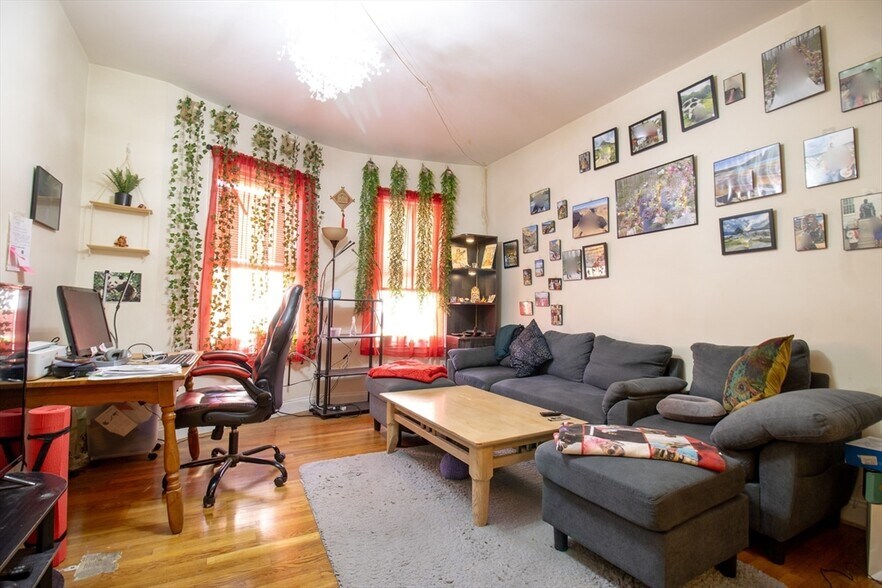 Primary Photo - 754 Huntington Ave