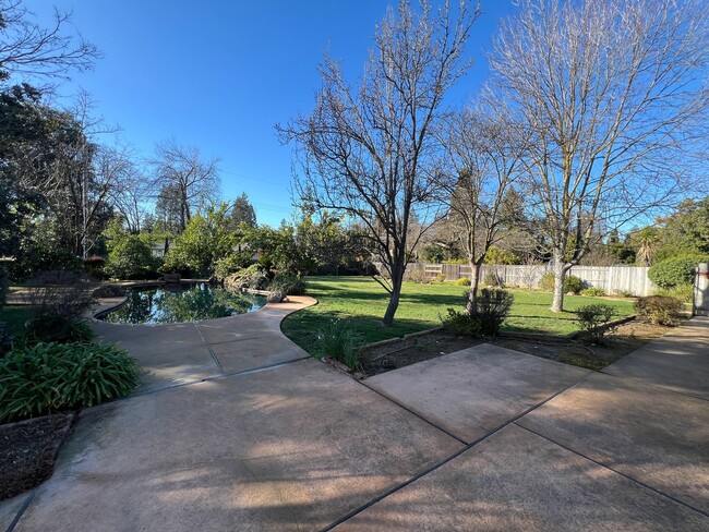 Building Photo - Gorgeous Arden Oaks home on huge .67 acre ...