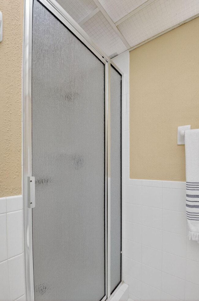 Building Photo - 1 Valencia A