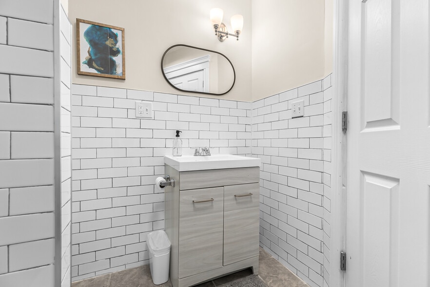 Building Photo - 3402 Brush St