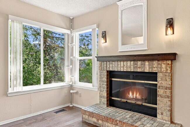 Building Photo - $3,048.95 with $300 Cleaning Voucher, 3 Beds - 2 Bath, Single Family Home in Highlands Ranch with...
