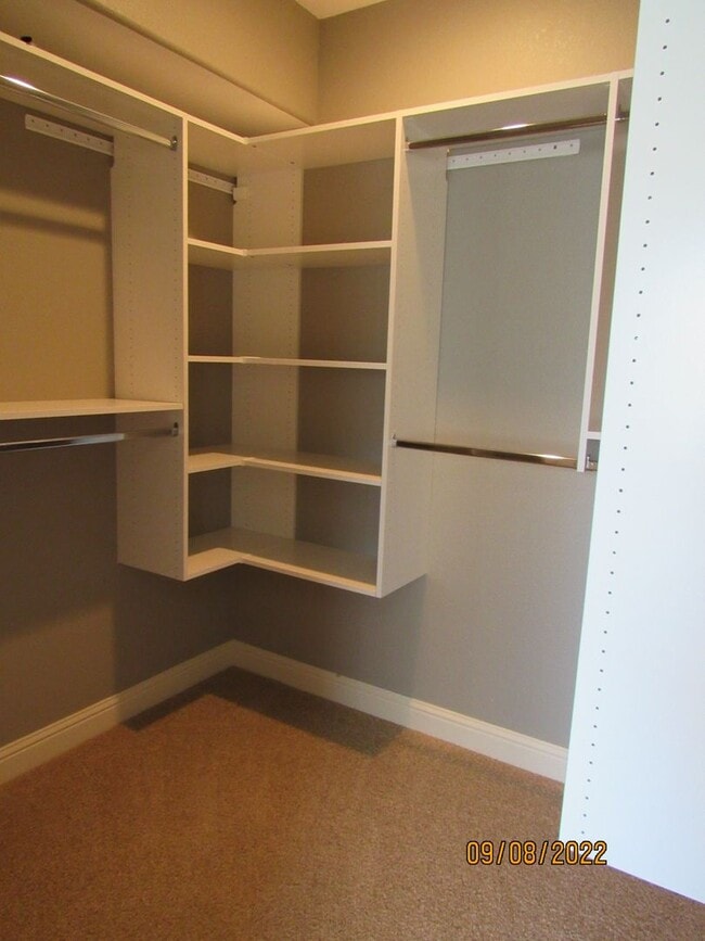 Building Photo - 4 bedroom duplex in Camdenton