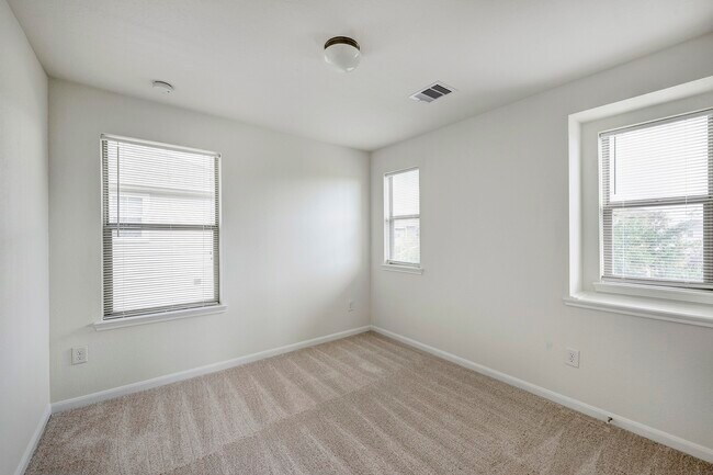 Building Photo - 19030 Bee Line Ct