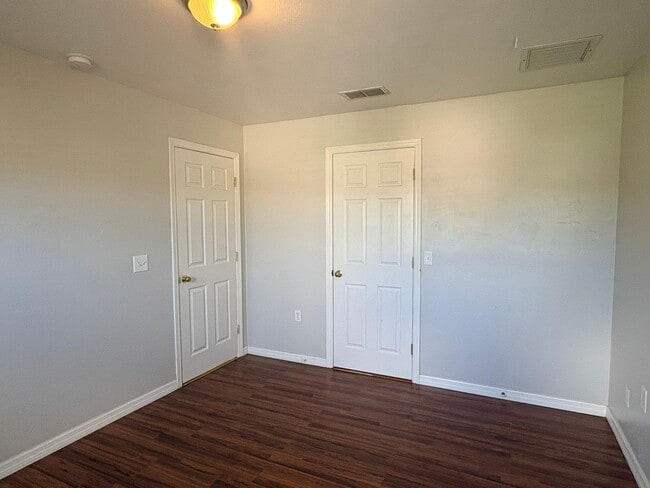 Building Photo - 1732 SW 21st Ln