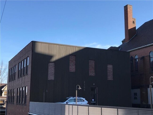 Building Photo - 2301 Mission St