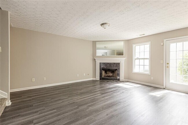 Building Photo - 2152 Lenox Ave