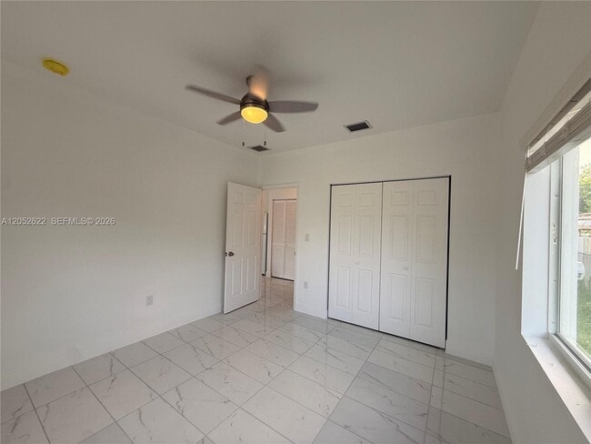 Building Photo - 3025 NW 23rd Ave