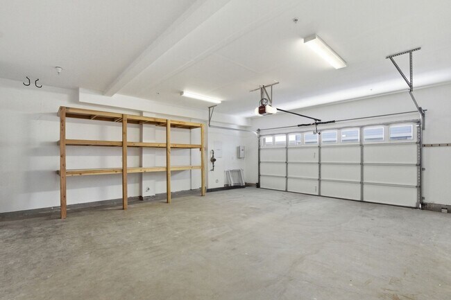 Building Photo - Spacious 3 Bed Townhome with Garage, A/C & Modern Finishes