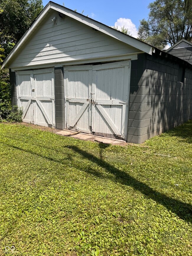 Building Photo - 4842 Hillside Ave
