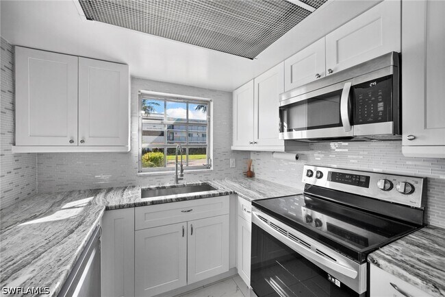 Building Photo - 666 3rd St S