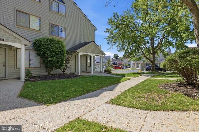 Building Photo - 1310 Roberts Way