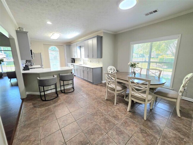 Building Photo - 607 Forest Trail
