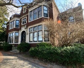 Building Photo - 1099 East Ave