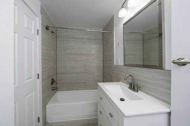 Building Photo - 433 Pacific Ave