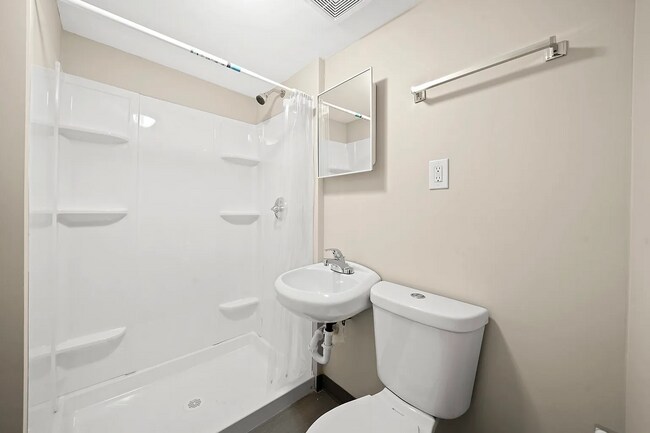 Building Photo - Spacious 2BR, 2BA Haven with Hardwood Elegance right across from Humboldt Park!