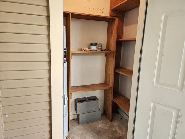 Building Photo - 1311 Antoine Dr