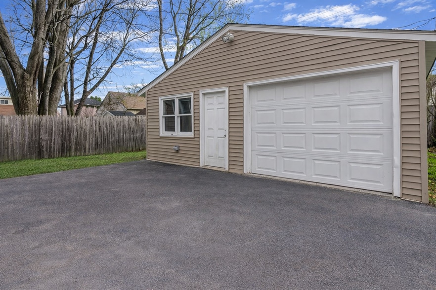 Building Photo - 1498 Selby Ave