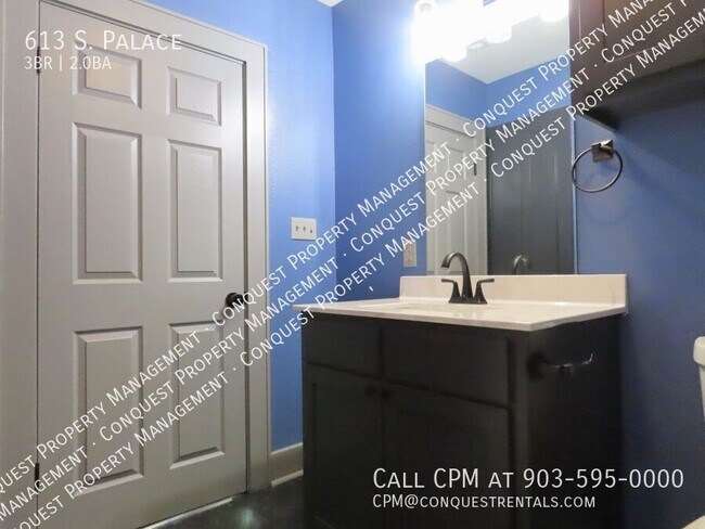 Building Photo - 613 S. Palace-