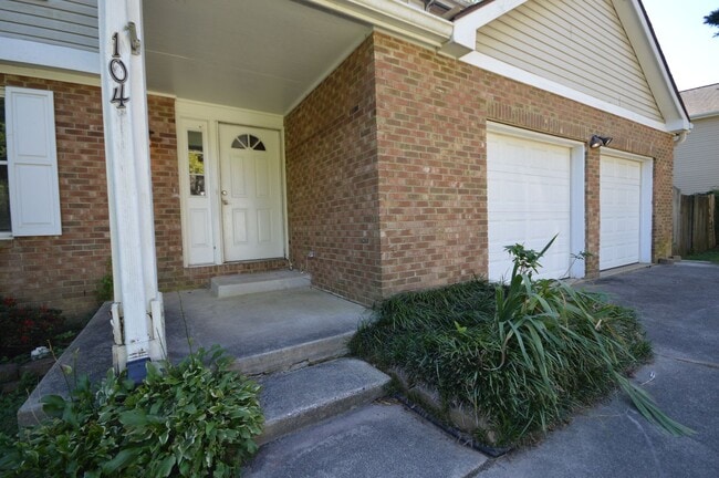 Building Photo - 104 Smokehouse Ln