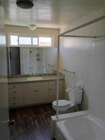 Building Photo - 131 W 64th Pl